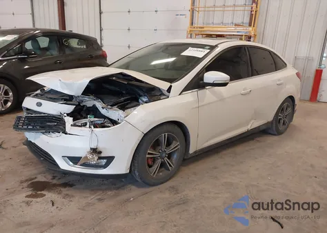 2015 Ford Focus Titanium z USA, uszkodzony, nr VIN 1FADP3J27FL280611